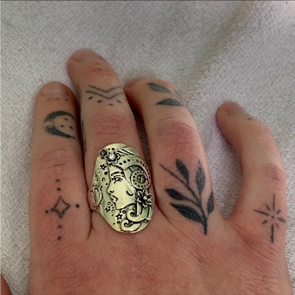 ♈️ Carved Zodiac Goddess Aries 925 Zodiac Sign Ring Size 7 & 9 - Picture 3 of 7